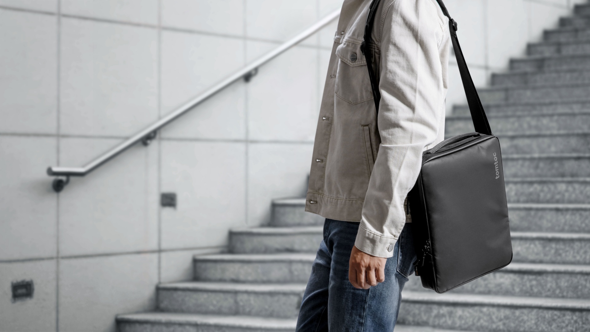 Amazon.com: tomtoc 360 Protective Laptop Shoulder Bag for 16-inch